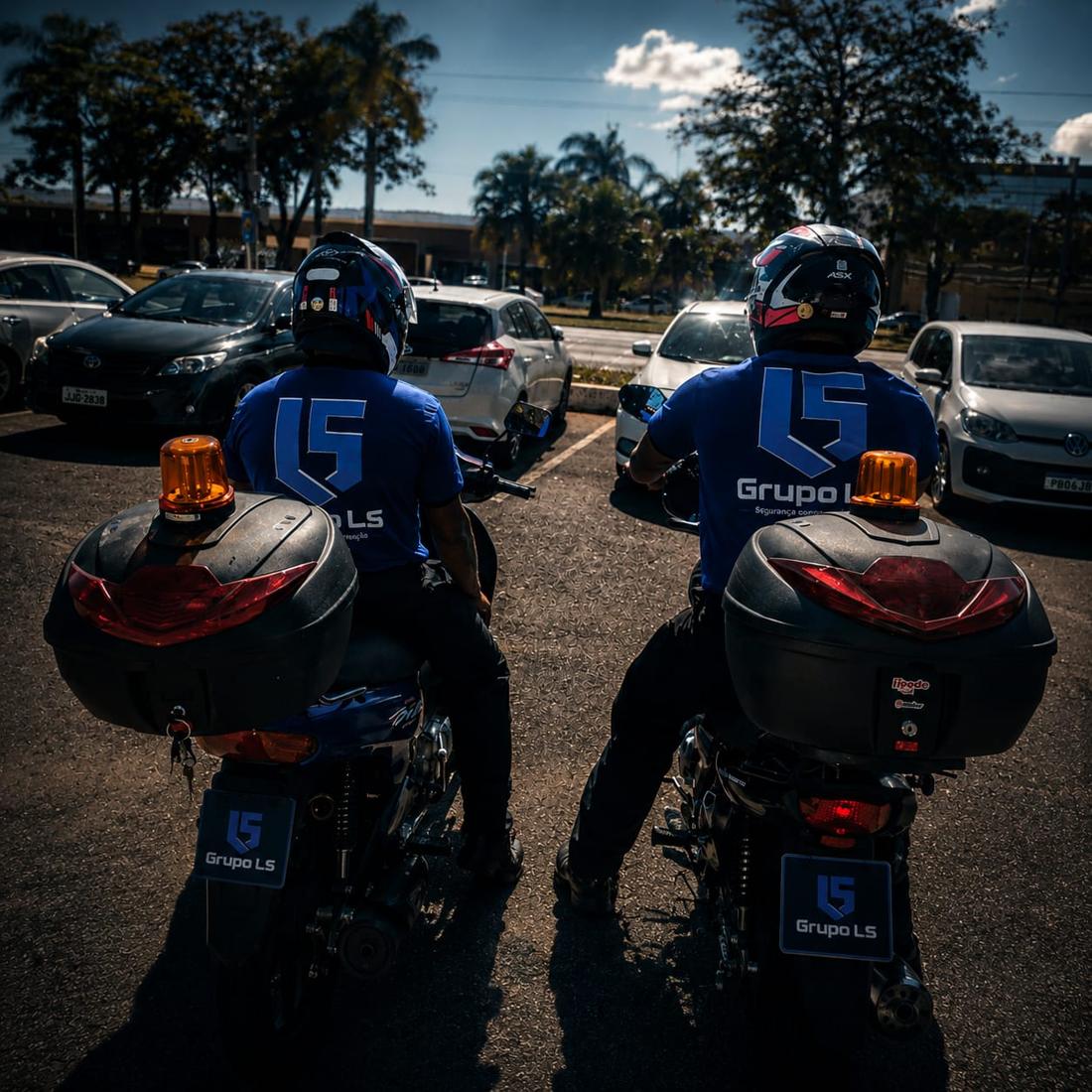 Duas motos de ronda do Grupo LS