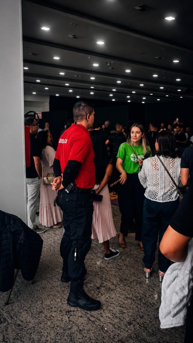 Brigadista do Grupo LS em evento com público